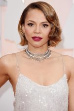 Spoločenské účesy 2016: Carmen Ejogo