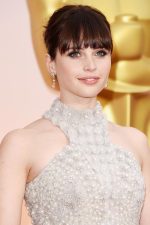 Spoločenské účesy 2016: Felicity Jones