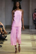 Rose Quartz a Serenity – farby roka 2016 a móda: Carolina Herrera - Spring/Summer 2016