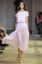 Rose Quartz a Serenity – farby roka 2016 a móda: Carolina Herrera - Spring/Summer 2016