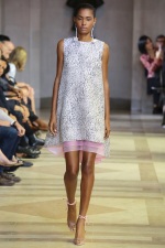 Rose Quartz a Serenity – farby roka 2016 a móda: Carolina Herrera - Spring/Summer 2016