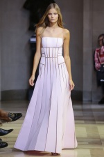 Rose Quartz a Serenity – farby roka 2016 a móda: Carolina Herrera - Spring/Summer 2016