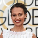 Spoločenské účesy Golden Globes 2016: Alicia Vikander