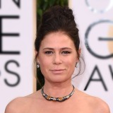 Spoločenské účesy Golden Globes 2016: Maura Tierney