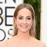 Spoločenské účesy Golden Globes 2016: Joanna Froggatt